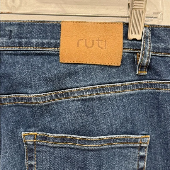 Ruti THE PETITE ULTIMATE BARREL LEG JEANS 2.0. Size 8P INDIGO - Picture 3 of 4